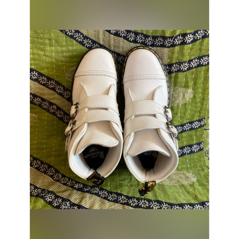 Dr. Martens White Devon Flower Buckle Leather Platform Boots Size UK 7/ US 9 - Picture 8 of 13